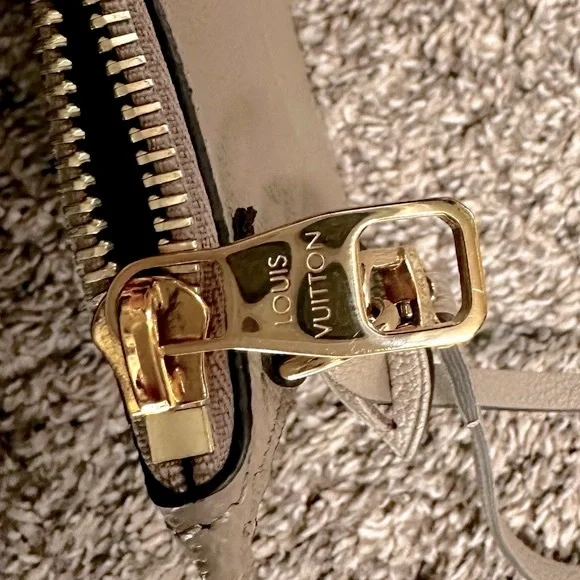 Louis Vuitton Monogram Empreinte Pochette - Picture 4 of 11